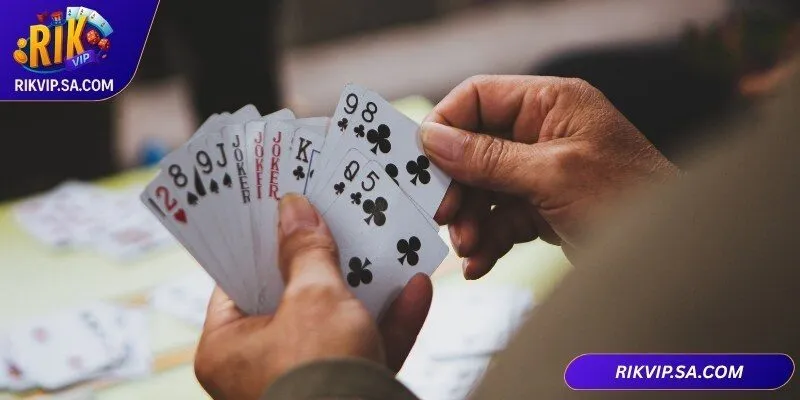 Tấn công nhanh hay giữ bài mạnh đều cần chọn đúng thời điểm